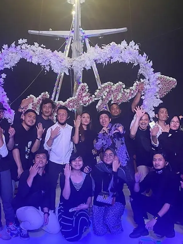 6 Momen Aurel Hermansyah Dilamar Atta Halilintar di Atas Kapal, Romantis