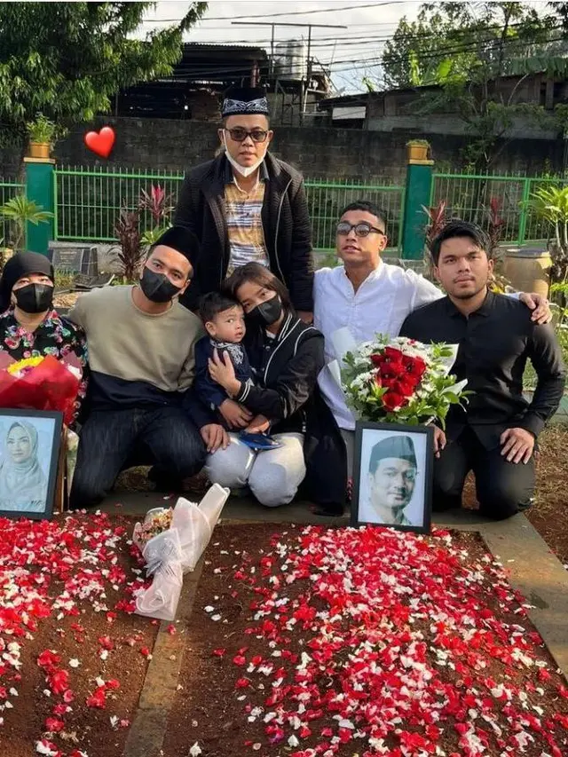 Selalu Ungkap Kerinduan, Ini 6 Momen Fuji Bawa Gala Ziarah ke Makam Vanessa dan Bibi