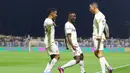 Selebrasi striker Al Nassr FC, Cristiano Ronaldo (kanan) setelah mencetak gol ketiga timnya ke gawang Al Adalah pada laga pekan ke-22 Liga Arab Saudi 2022/2023 di Prince Abdullah Stadium, Rabu (5/4/2023) dini hari WIB. (twitter@AlNassrFC)