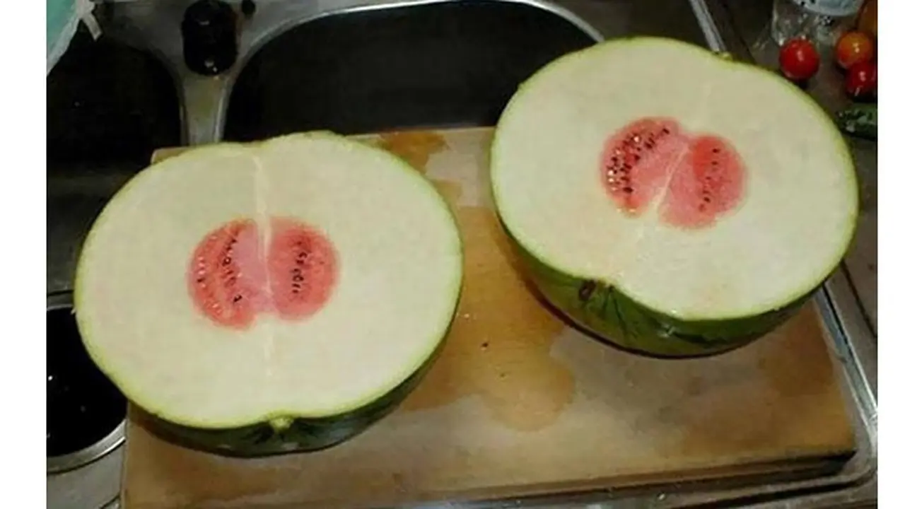 6 Momen Apes saat Mau Makan Buah Ini Bikin Kecewa