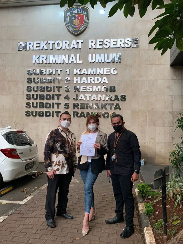 Sosialita dan selebgram Angie Lie melaporkan desainer perhiasan artis ke Polda Metro Jaya (ist)