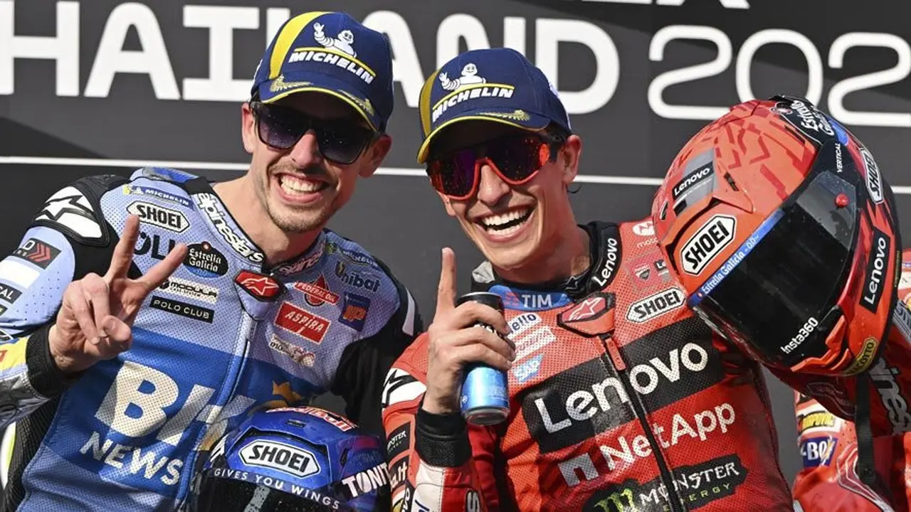 Alex Marquez dan Marc Marquez (c) AP Photo/Kittinun Rodsupan