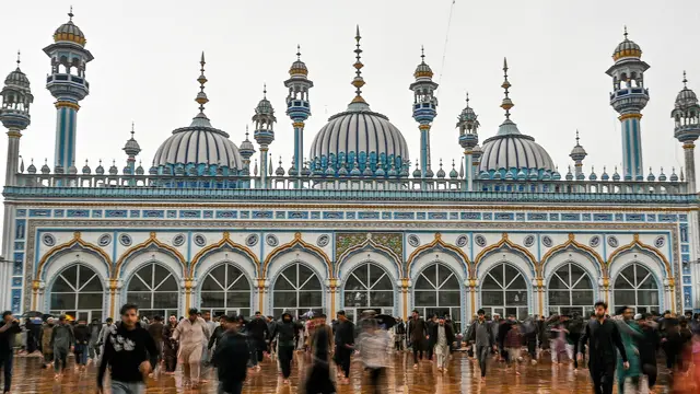 Suasana Sholat Jumat Pertama Ramadhan 1444 H Hijriah di Berbagai Negara