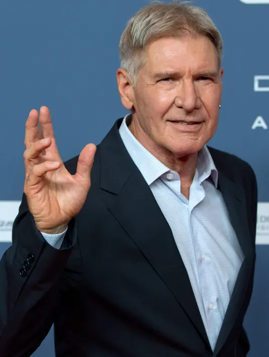 “Aku ingat mesin berhenti, aku ingat bagian itu dengan sangat baik,” jelas Harrison kepada Jimmy Kimmel yang berpakaian seperti Putri Leia, karakter di filmnya yang akan datang. (Bintang/EPA)