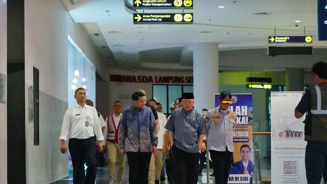 Menteri Perhubungan Dudy Purwagandhi meninjau Pelabuhan Bakauheni, Lampung pada periode Mudik Lebaran 2025. (Dok Kemenhub)