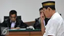 Panitera PTUN Medan, Syamsir Yusfan menjalani sidang perdana di Pengadilan Tipikor, Jakarta, Kamis (10/9/2015). Syamsir menjadi tersangka dugaan suap yang melibatkan Gubernur Sumatra Utara Gatot dan Pengacara Oc Kaligis. (Liputan6.com/Andrian M Tunay)
