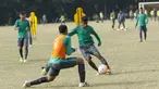 Pemain Timnas Indonesia U-16, Hamsa Lestaluhu, saat latihan di Lapangan Atang Sutresna, Cijantung, Selasa (12/9/2017). Latihan tersebut untuk persiapan kualifikasi Piala Asia U-16 di Thailand. (Bola.com/M Iqbal Ichsan)
