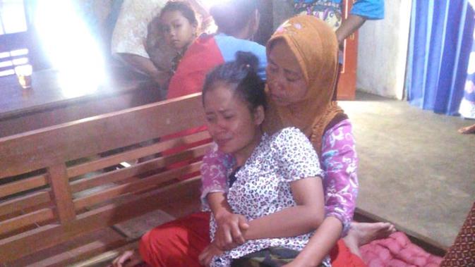 Korban hilang, Nur Khotimah, kembali berkumpul dengan keluarganya di Kemlaka, Gunungwetan, Jatilawang, Banyumas. (dok. BPBD Banyumas/Muhamad Ridlo)