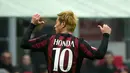 Ekspresi pemain AC Milan, Keisuke Honda, setelah mencetak gol ke gawang Genoa dalam laga Serie A Italia di Stadion San Siro, Millan, (14/2/2016). (AFP/Olivier Morin)