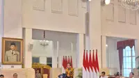 Presiden Jokowi saat memimpin sidang kabinet paripurna di Istana Negara Jakarta, Senin (24/6/2024). (Liputan6.com/Lizsa Egeham)