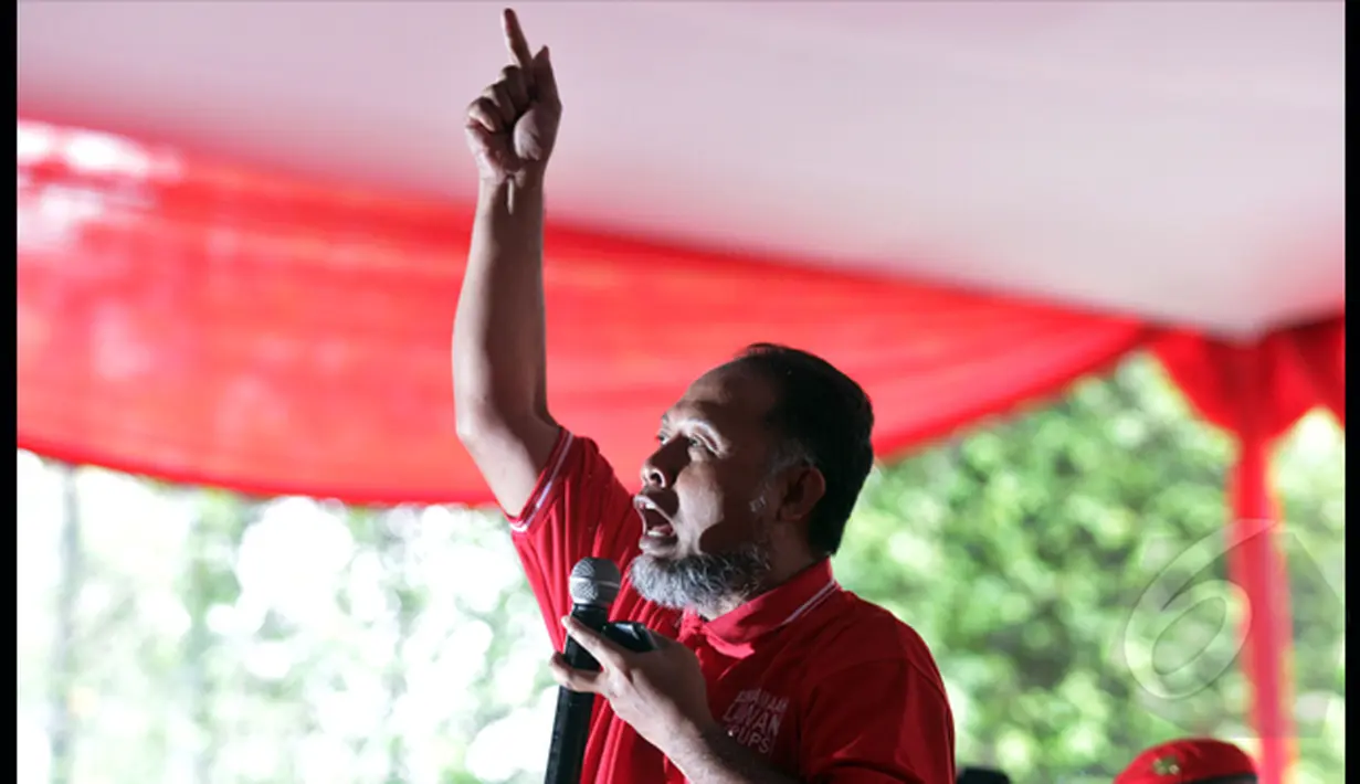 Bambang Widjojanto mengajak seluruh rakyat Indonesia untuk 'Berjamaah Lawan Korupsi' di Gedung Pusat Dakwah PP Muhammadiyah, Menteng, Jakarta, Minggu (8/2/2015). (Liputan6.com/Faizal Fanani)
