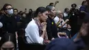 Menurut jaksa, keberatan yang diajukan sudah masuk ke dalam pokok perkara yang harus dibuktikan di pengadilan. Tampak dalam foto, istri dari mantan Menteri Pendidikan, Kebudayaan, Riset, dan Teknologi (Mendikbudristek), Nadiem Anwar Makarim saat menghadiri sidang lanjutan terkait kasus dugaan korupsi pengadaan laptop berbasis Chromebook di Pengadilan Tindak Pidana Korupsi (Tipikor) Jakarta, Kamis (8/1/2026). (Kapanlagi.com/Budy Santoso)