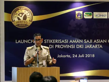 Wakil Gubernur DKI Jakarta Sandiaga Uno memberi sambutan sebelum penempelan stiker aman saji Asian Games 2018 di salah satu restoran di Plaza Indonesia, Jakarta, Selasa (24/7).  (Liputan6.com/Arya Manggala)