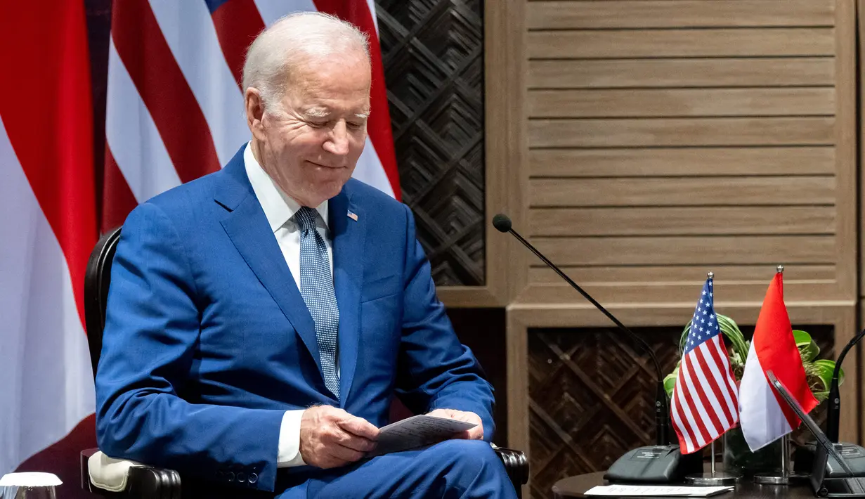 <p>Presiden Amerika Serikat (AS) Joe Biden saat melakukan pertemuan bilateral dengan Presiden Joko Widodo di Nusa Dua, Bali (14/11/2022). Satu per satu tamu undangan perhelatan acara puncak Konferensi Tingkat Tinggi (KTT) G20 mulai berdatangan. (AFP/Saul Loeb)</p>