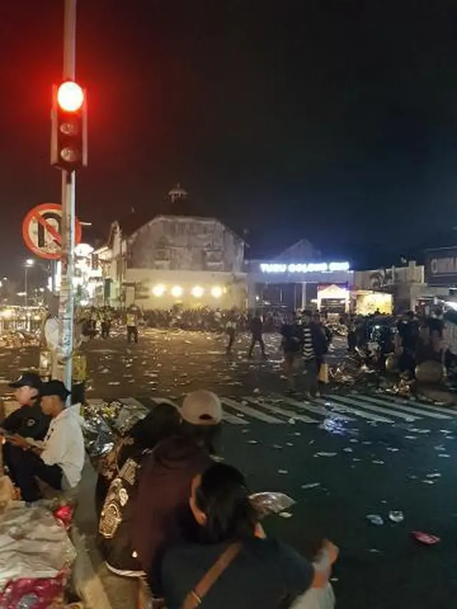 8 Potret Usai Perayaan Tahun Baru 2024 di Jogja yang Tinggalkan Tumpukan Sampah