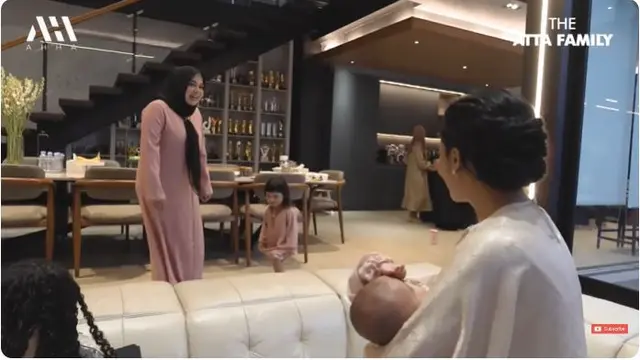 7 Momen Krisdayanti Bukber di Rumah Aurel Hermansyah, Senang Bertemu Cucu