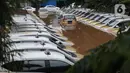 Kondisi dan suasana Pool Taksi Express di kawasan Tanah Kusir yang terendam banjir, Jakarta, Rabu (1/1/2020). Hujan yang terus mengguyur Jakarta sejak Selasa sore (31/12/2019) mengakibatkan banjir di sejumlah titik di Jakarta. (Liputan6.com/Johan Tallo)