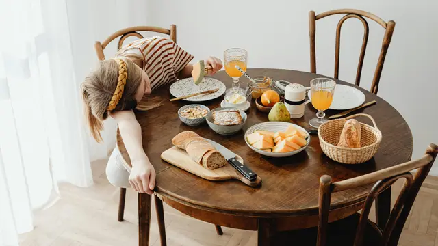 Mengantuk Setelah Makan? Cari Tahu Penyebab dan Solusinya di Sini!