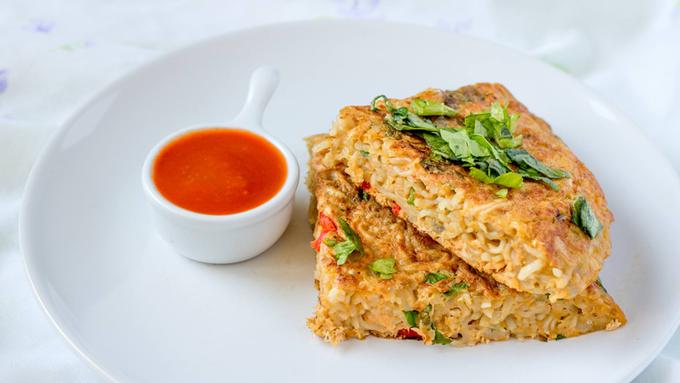 Cara Membuat Pizza Mie Goreng Teflon - Lifestyle Fimela.com