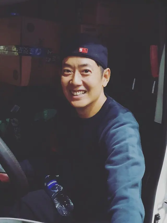 6 Potret Terbaru Kim Hyung Jun, Mantan Idol K-Pop yang Kini Jadi Kurir Barang