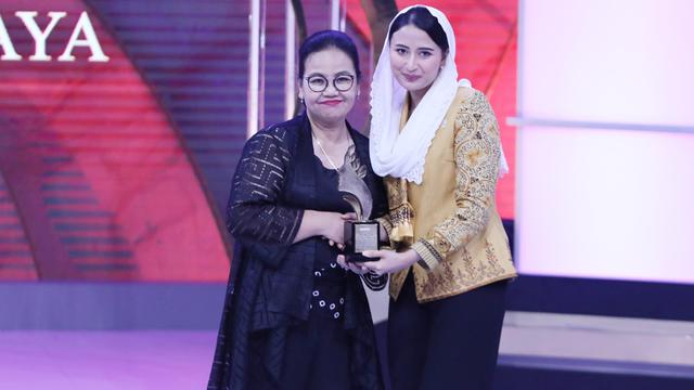 Agustina Wilujeng Wali Kota Semarang saat menerima penganugrahan Puspa Bangsa kategori Puspa Adi Daya di Jakarta. (Foto: Liputan6.com/Humas Pemkot Semarang)