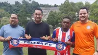 Pemain Indonesia, David Laly (kedua dari kanan), bergabung dengan klub Liga Primer Malaysia, Felcra FC. (Dok. Muly Munial)