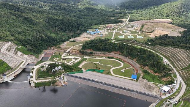 Presiden Joko Widodo (Jokowi) meresmikan Bendungan Ameroro dan penataan Kawasan Strategis Pariwisata Nasional (KSPN) Wakatobi, Sulawesi Tenggara. (Foto: Kementerian PUPR)