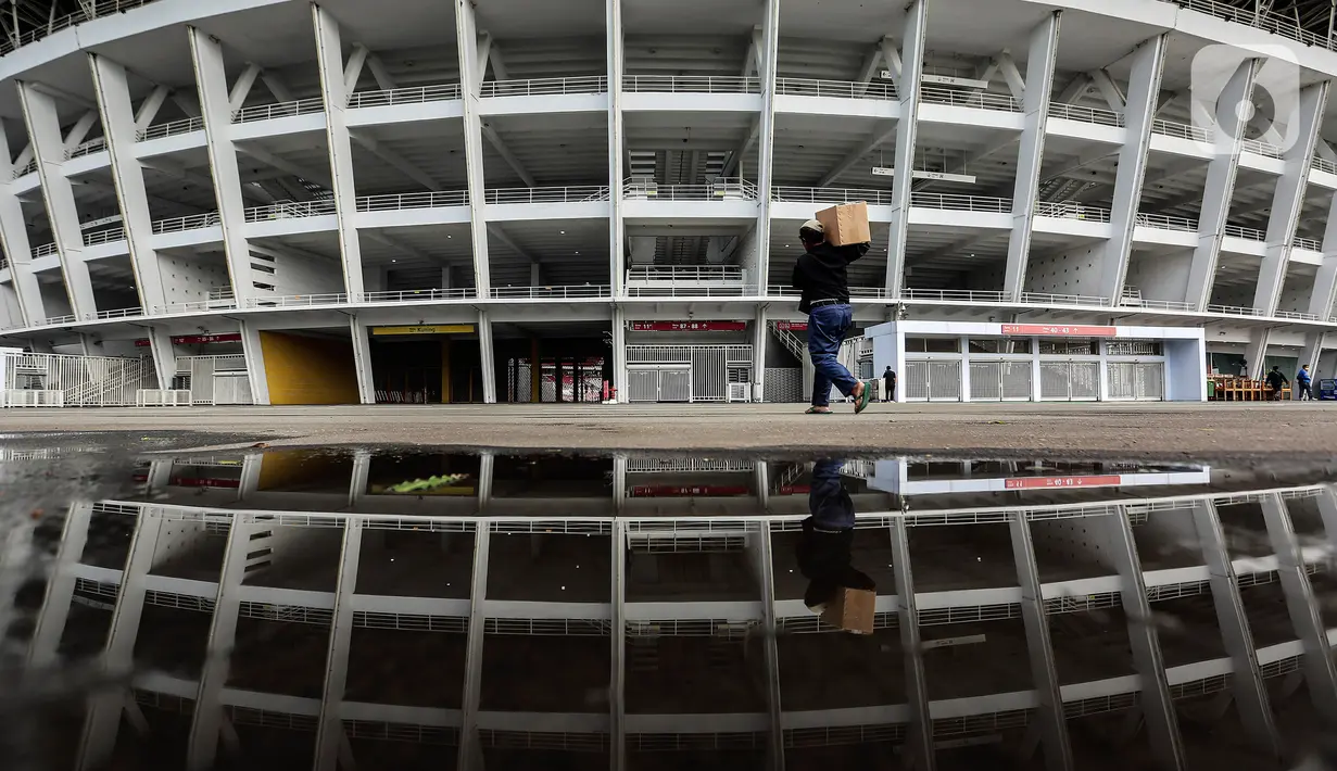 Kondisi di luar Stadion Utama Gelora Bung Karno, Senayan, Jakarta, Kamis (9/2/2023). Perawatan kebersihan stadion berkapasitas 88.083 penonton tersebut dilakukan memasuki hari ke-100 menuju kick off Piala Dunia U-20 2023 yang akan digelar di Indonesia pada 20 Mei hingga 11 Juni mendatang. (Liputan6.com/Johan Tallo)