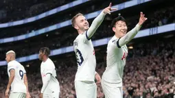 Son Heung-min menjadi bintang kemenangan Tottenham Hotspur atas Fulham kali ini. Bintang asal Korea Selatan itu menciptakan satu gol dan satu assist untuk gol James Maddison. (AP Photo/Kin Cheung)