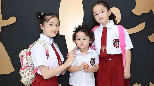 [Fimela] Anak-anak Ussy Sulistiawaty dan Andhika Pratama