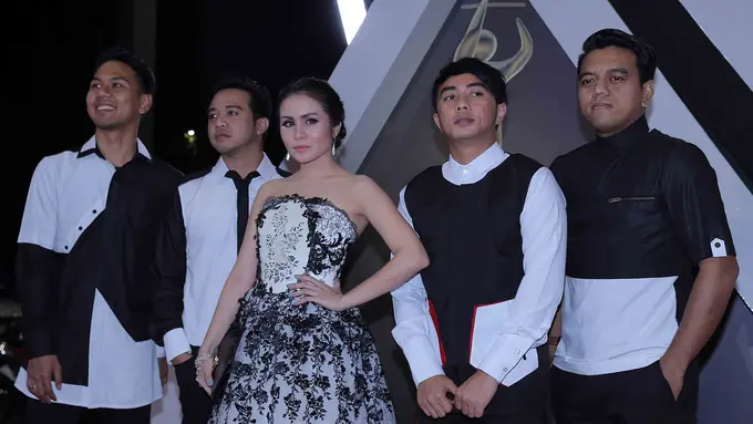 [Bintang] Roby Jawab Kabar Geisha Bubar Pasca Momo Menikah