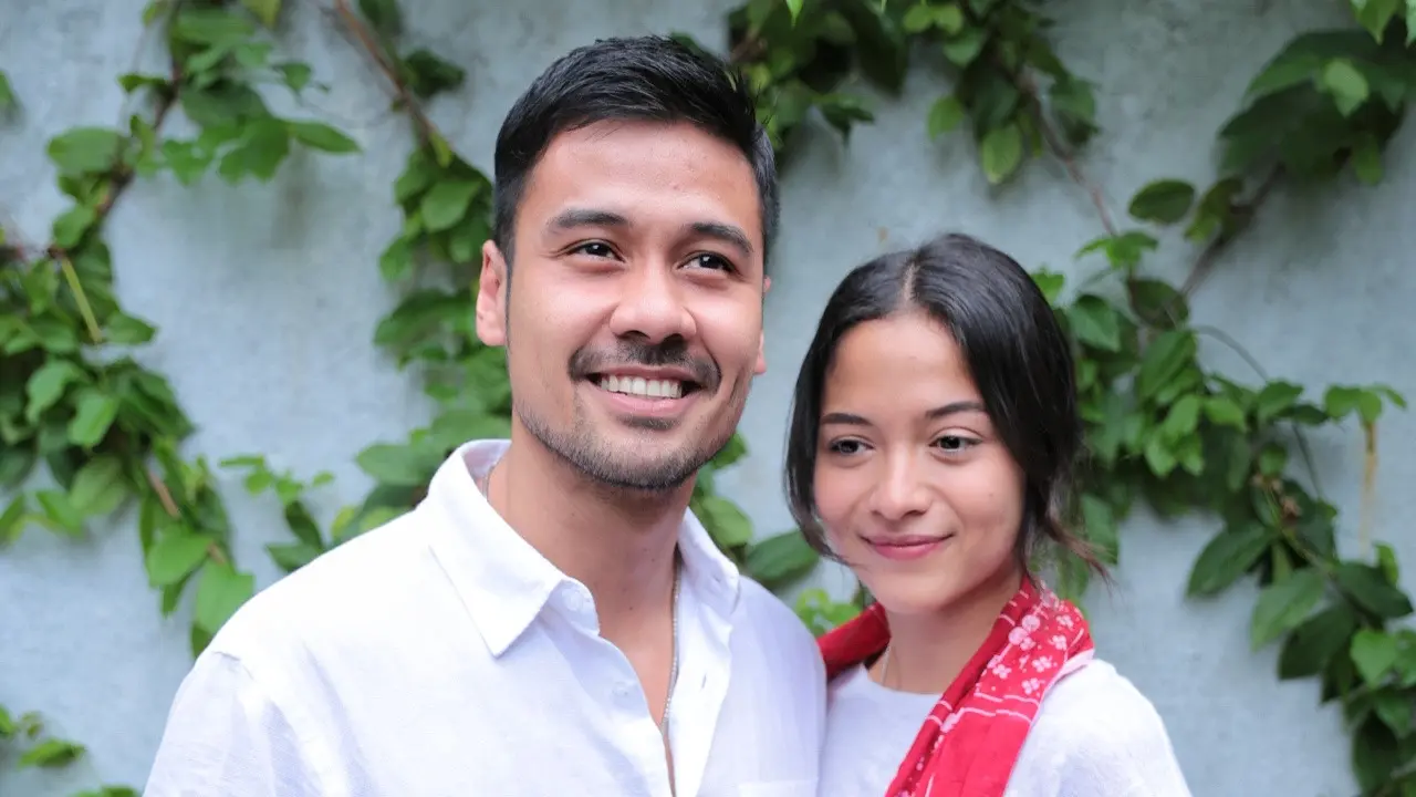[Bintang] Chicco Jerikho dan Putri Marino