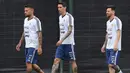 Bintang Argentina, Lionel Messi, bersama rekan-rekannya bersiap latihan di Pusat Pelatihan Joan Gamper, Barcelona, Sabtu (2/6/2018). Latihan ini merupakan persiapan jelang Piala Dunia 2018. (AFP/Lluis Gene)