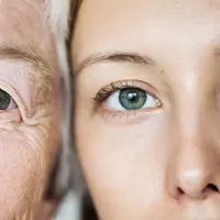 Perbandingan dua wajah perempuan yang sudah tua dan masih muda (Foto Dok: Freepik/rawpixel.com).