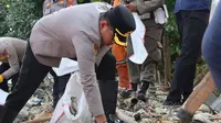 Polres Tanjung Priok Gelar Aksi Aktif, Sehat, Ramah dan Indah Bersihkan Pesisir Marunda