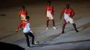 Presiden Republik Indonesia Joko Widodo bermain bola di acara pembukaan Pekan Olahraga Nasional XX Papua tahun 2021 di Stadion Lukas Enembe, Sabtu (2/10/2021). (PB PON XX PAPUA/Robertus Pudyanto)
