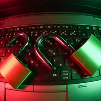 Salah satu modus paling umum adalah scam atau penipuan daring yang merugikan banyak orang. Foto: Flyd Gkl on Unsplash