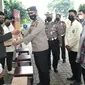 Polri memberikan bantuan 1.825 paket sembako yang diberikan langsung kepada para mahasiswa perantau asal Kawasan Timur Indonesia di Kampus Perguruan Tinggi Ilmu Qur’an (PTIQ) Jakarta Selatan. (Istimewa)