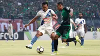 Duel Persebaya vs PSIS di Stadion Gelora Bung Tomo, Surabaya, Sabtu (8/12/2018). (Bola.com/Aditya Wany)