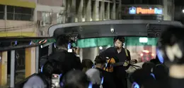 Layanan shuttle tersedia dengan jadwal waktu rutin untuk memudahkan akses pengunjung ke festival.