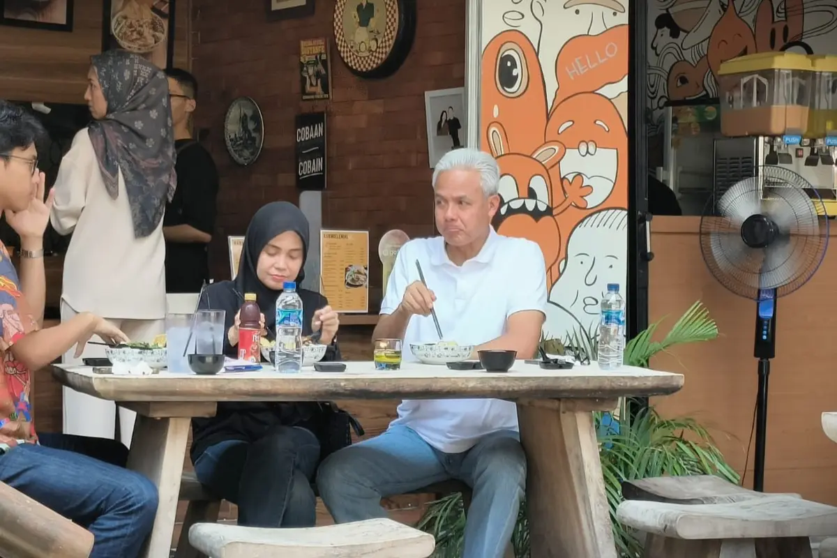 Bakal calon presiden Ganjar Pranowo pamer momen santai bersama istri Siti Atikoh dan anaknya Muhammad Zinedine Alam Ganjar
