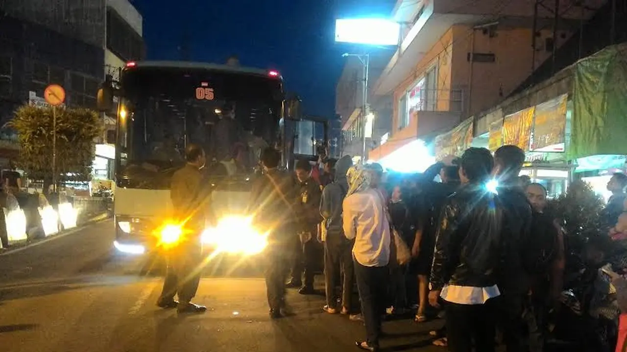 Ojek online vs sopir angkot Bogor
