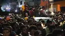 Bersama Curacao dan Panama, Haiti menjadi tiga tim terbaru dari zona CONCACAF yang memastikan tempat di Piala Dunia 2026. Tampak dalam foto, warga Haiti turun ke jalan-jalan di Port-au-Prince saat merayakan lolosnya tim nasional mereka di putaran final Piala Dunia 2026, pada Selasa 18 November 2025 waktu setempat. (Clarens SIFFROY/AFP)