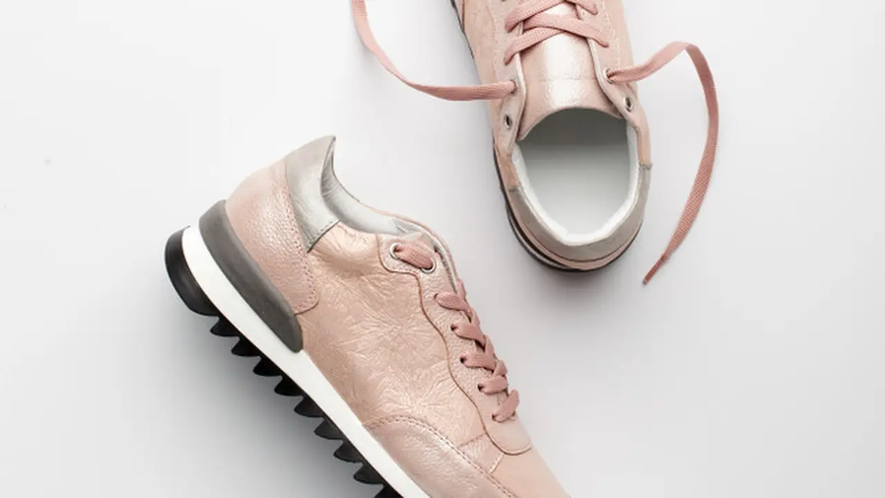 Rekomendasi 5 Alas Kaki yang Cocok Dipadukan Dengan Legging