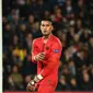 5. Alphonse Areola - Kiper bertalenta milik PSG yang posisinya sudah tergeser dengan kehadiran Buffon. Dengan kualitas yang dimiliki tidak sepantasnya Areola menjadi pelapis dalam suatu tim. (AFP/Franck Fife)