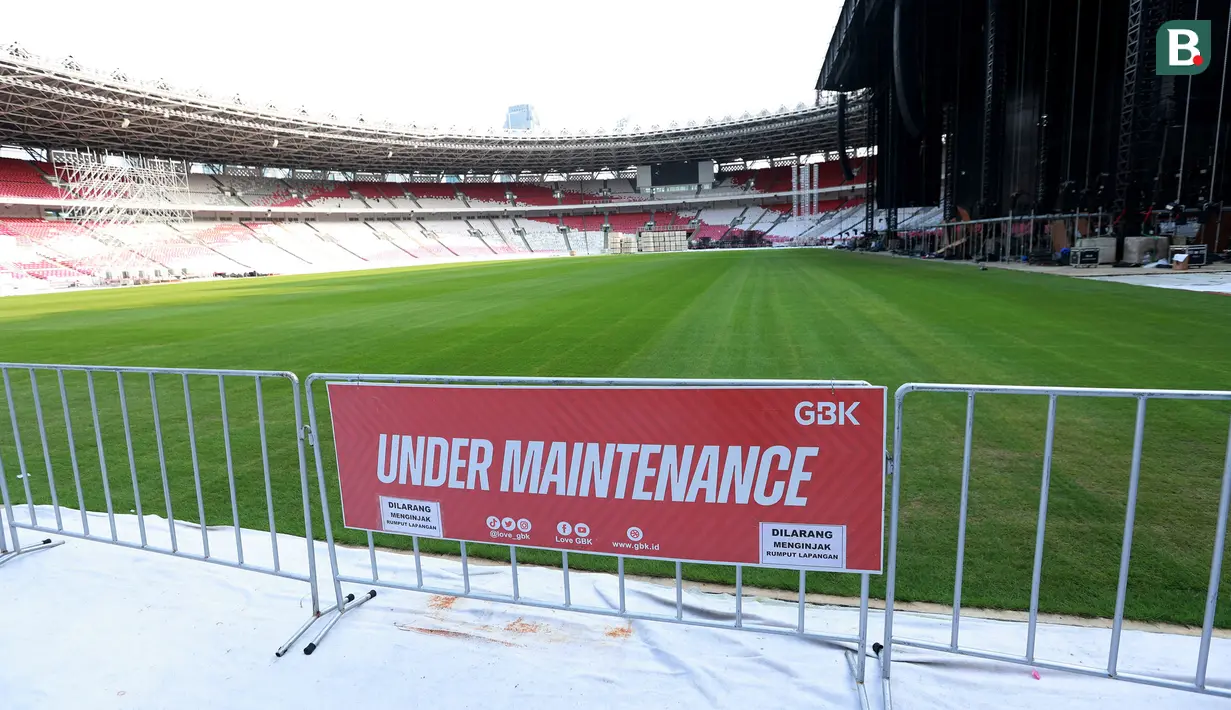 Suasana Stadion Utama Gelora Bung Karno (SUGBK), Senin (13/3/2023). Kualitas rumput SUGBK menurun setelah digunakan dua konser di stadion tersebut. (Bola.com/M Iqbal Ichsan)