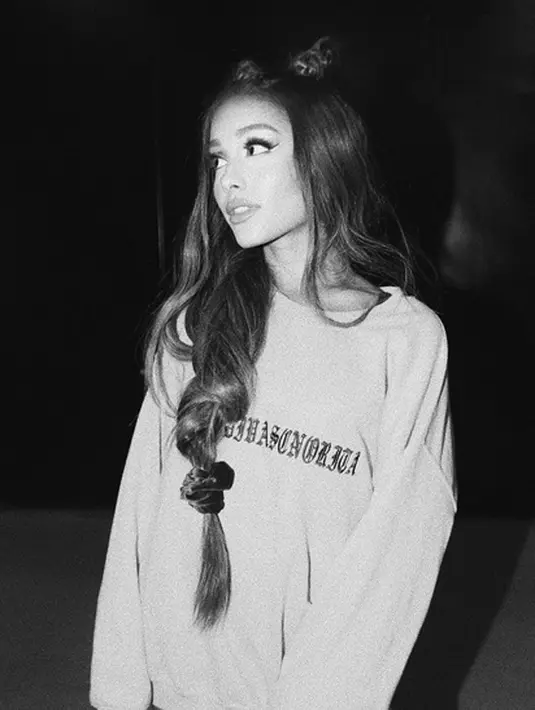 “Siapapun perlu menyadari dan mengatakan bahwa hal ini sebagaimana adanya=terorisme,” lanjut Ariana Grande dalam tulisannya. (Instagram/arianagrande)