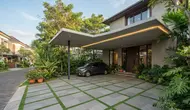 10 Model Carport Minimalis yang Tidak Terlihat Seperti Area Parkir, Desain Tersembunyi yang Estetik