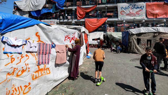 Ornamen Ramadan Hiasi Lokasi Penampungan Pengungsi Palestina di Rafah