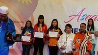 WFM Christine Elisabeth dari DKI Jakarta dengan medali perak yang diraihnya di nomor Catur Standar Girls U-16. (Facebook/Percasi)